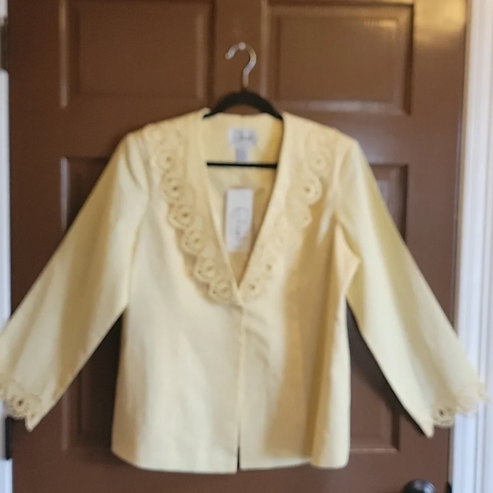 Elizeh-Linen Yellow top with embroidered neck and end of sleeves Size 14 NWT.